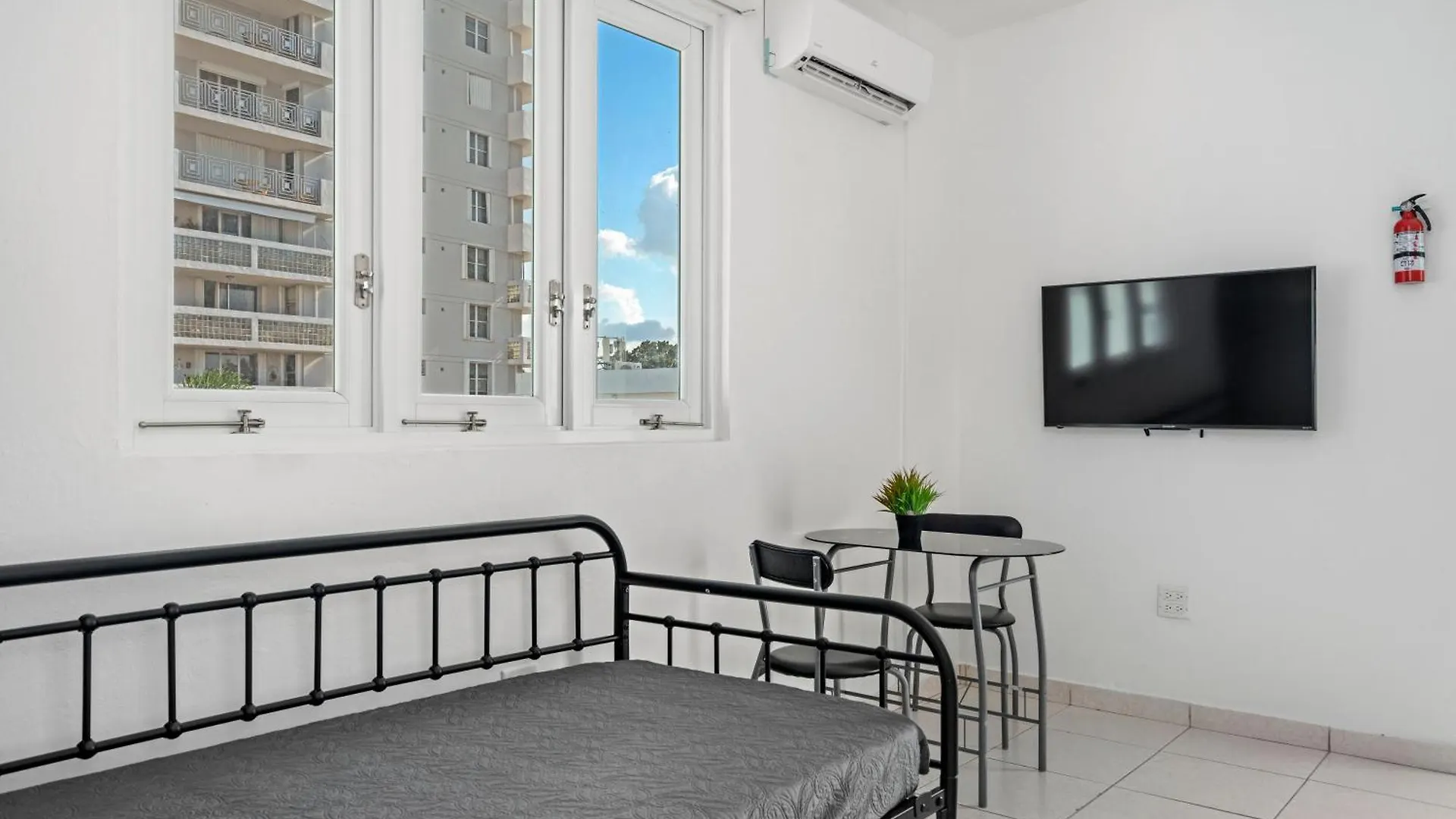 Apartment 1 Step From The Beach Pool Pet Friendly San Juan